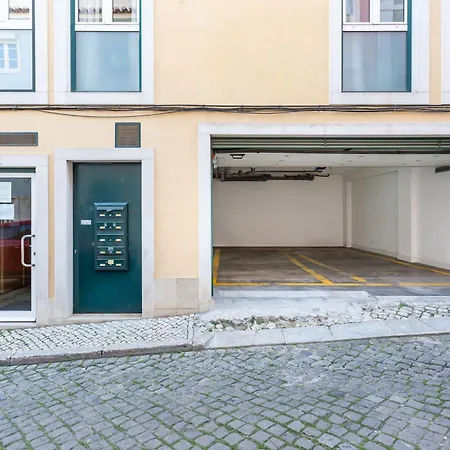 Central, Com Estacionamento Gratuito *