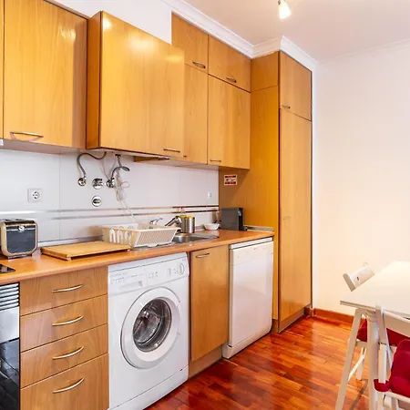 Central, Com Estacionamento Gratuito *