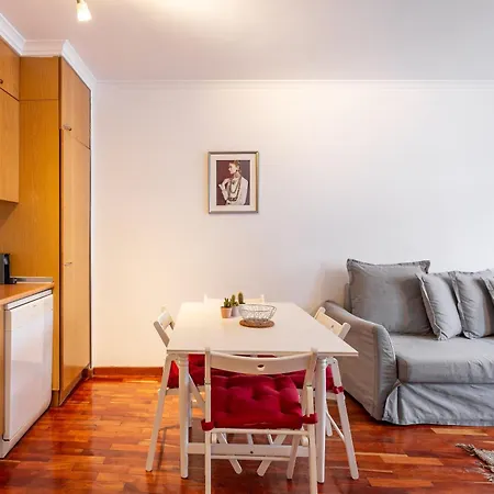 Central, Com Estacionamento Gratuito *